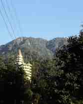 Peak of Kailashanand Mission, one kilometer behind which lies the Tat Wale Baba Ashram.